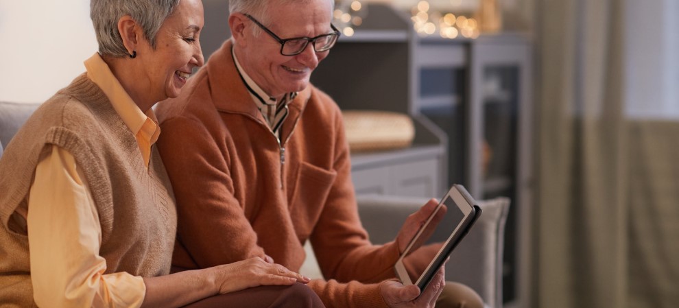 5 Benefits of Using Computer Tablets for Older People